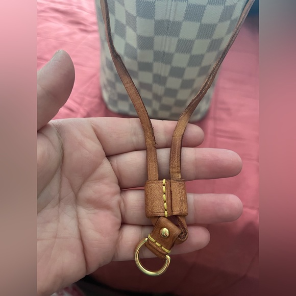 Louis Vuitton Neverfull MM - Picture 8 of 16